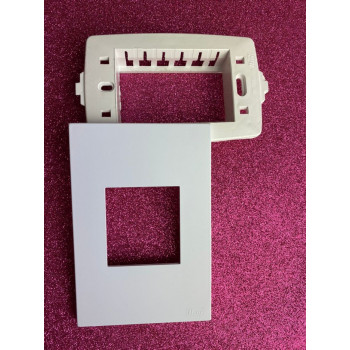 Placa 2 Módulos Juntos com Suporte 4x2 - RECTA Branco Satin Fosco Placa 2 Módulos Juntos com Suporte 4x2 - RECTA Branco Satin Fosco